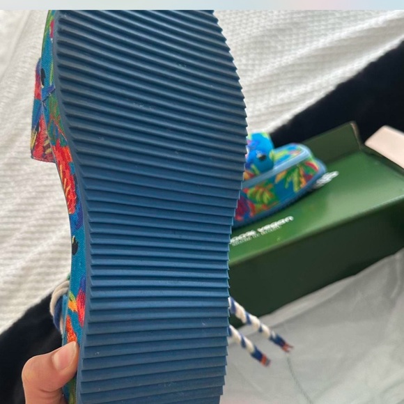 Farm Rio blue macaw platform Sandals worn once - Picture 5 of 8